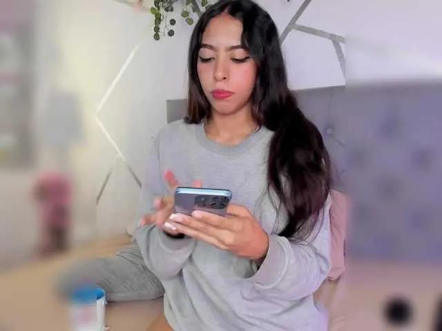 EMMAAA-STOONEE — It excites me when you talk to me dirty, morbidly, when you ask me to touch myself a lot until I get wet, when you motivate me a lot to be your submissive 