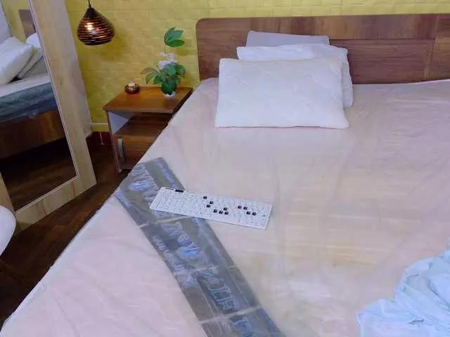 kiara-evanss — I am excited by gentlemen who show themselves as they are, honest, sincere, open-minded, dreamers, and above all who have a good humor
I love having control of your attention. I like the sensual dance, I like to enjoy my time on camera & enjoy my shows.