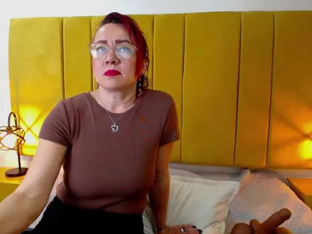 Lupita223 model from BongaCams