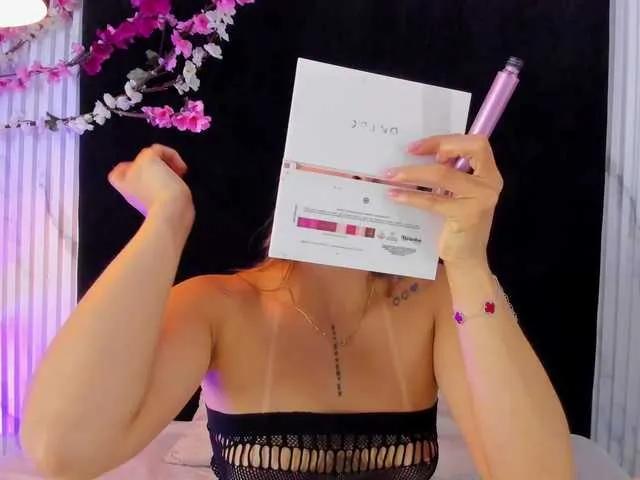 BongaCams MONIKFOXCR is Freechat MONIKFOXCR — man who know how to turn on a girl, good talk and nice sex