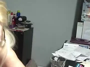 1xtrahornyone's avatar