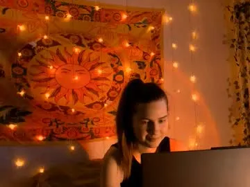 aliceinredsquare_'s avatar