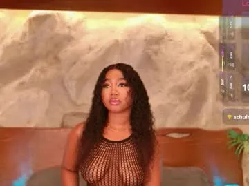 alisoon_moon's avatar