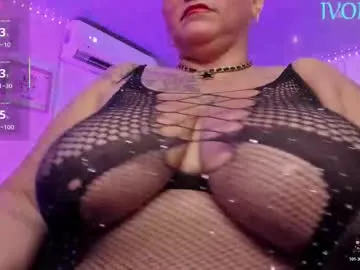 ivonnee17_ model from cb