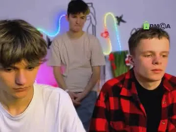 rico_steel — 'CrazyTicket': Hidden Cam show in progress. hot show. Tip 99 tokens to see the show.  Type /cmds to see all commands.