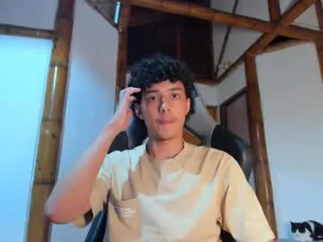 santi_twink19's avatar