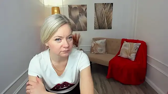 CharlotteKerti's avatar