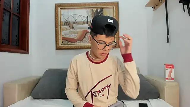 StripChat Felipe_Cold is Private Felipe_Cold — 1 FINGER IN ASS