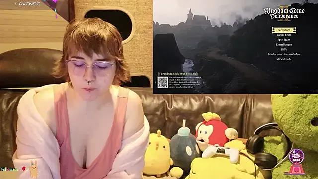 GamerGirl_Eve — LT gets 2 Videos + 2 Pics ( )*