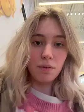 HoneyRay — see what im gonna change into today