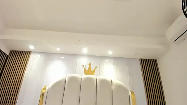 laura_petite_'s avatar