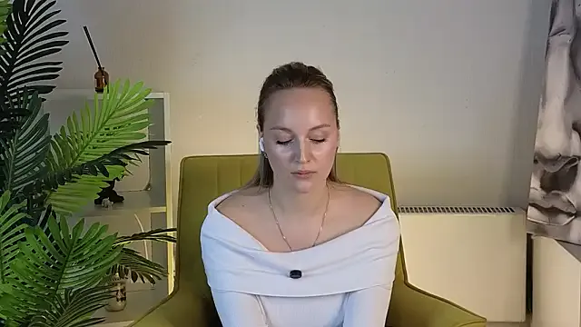 LorinaNhatsavang's avatar