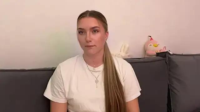 StripChat LouraStalter is Freechat LouraStalter — legs tease