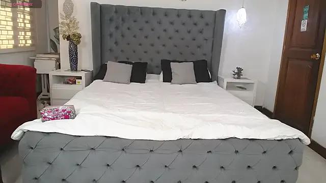 meilybarbie — put foot on the back of the head