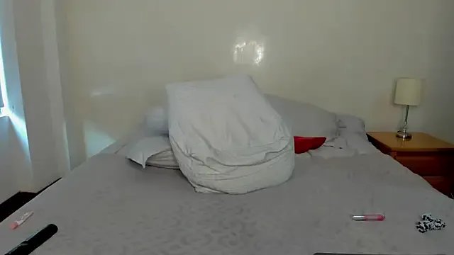 melisa_ferretti — guys make me squirt my sweet pussy!!