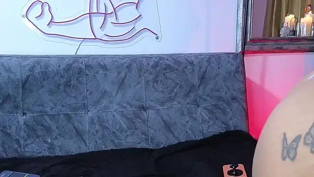 MightyLaura1's avatar