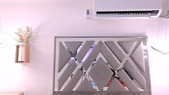 nahomy_ryans — Show boobs + spit tits