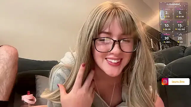 nextdoorlauren model from StripChat