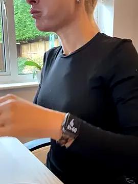 Phoebe_Lily — Flash 