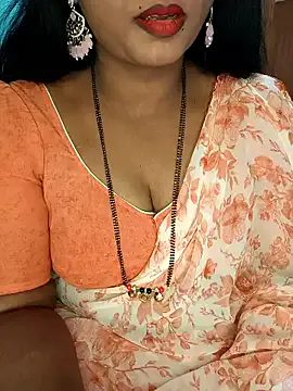 Rachu_love model from StripChat