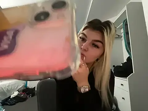 rosie-hipstergal's avatar