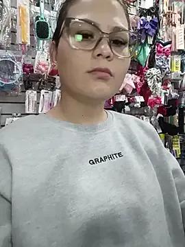 StripChat Vale_Saenzz is Freechat Vale_Saenzz — Play with My pussy