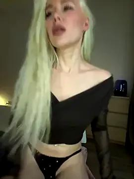 StripChat xDinnax is Freechat xDinnax — keep boobs out + nipple clamps