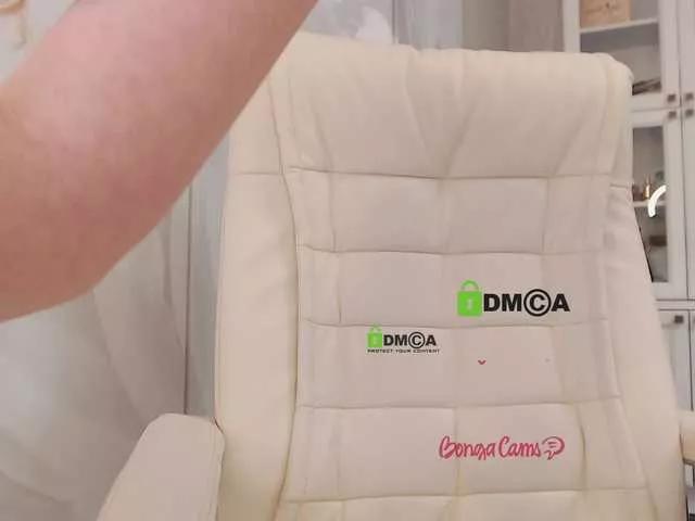 AnnaDaisy1 on BongaCams 