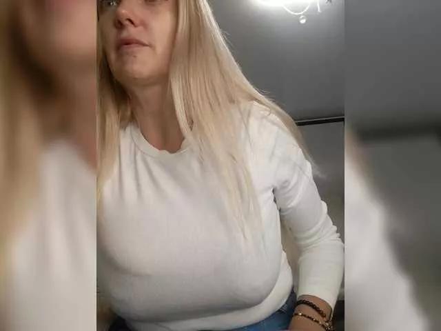 MonnaSky on BongaCams 