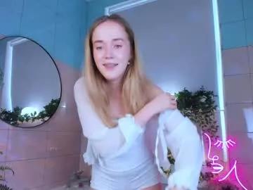 a_m_e_l_i_a on Chaturbate 