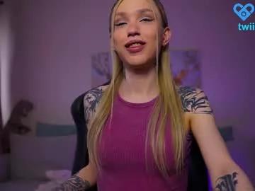 twiinkie_pie from Chaturbate