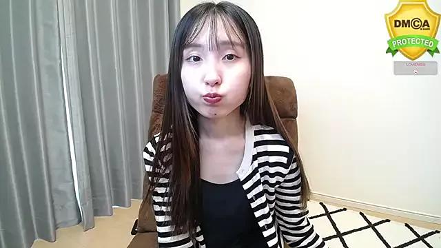 -yui_xx from StripChat is Freechat
