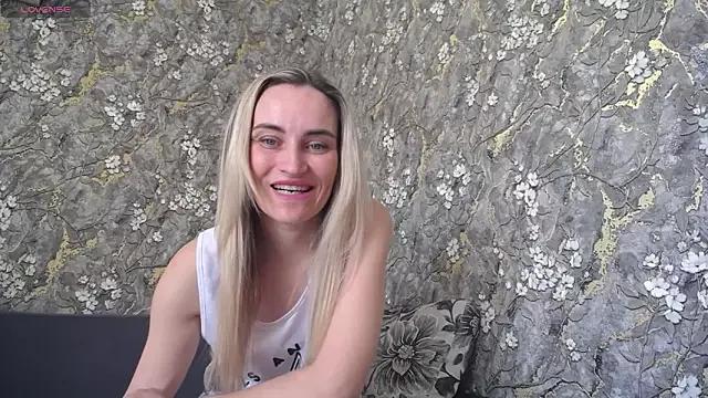 _Artemiis_ from StripChat is Freechat