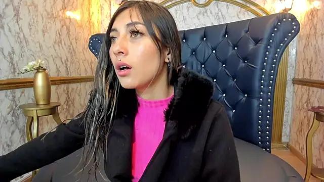 AlannaLoiss from StripChat