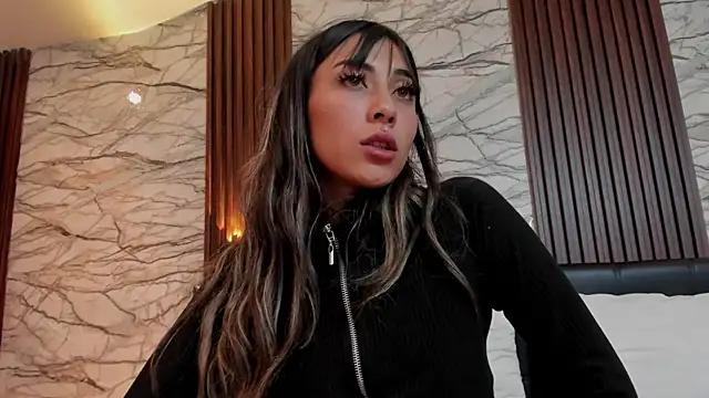 AlannaLoiss from StripChat