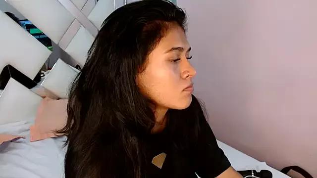 Annie_Darlingg from StripChat