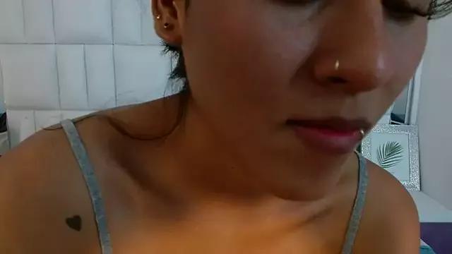 Annie_Darlingg from StripChat