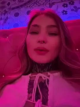 AriWild from StripChat is Freechat