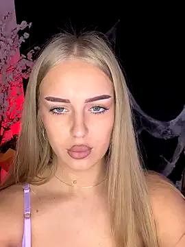 Photos of AubrieleRouj1 from StripChat is Freechat