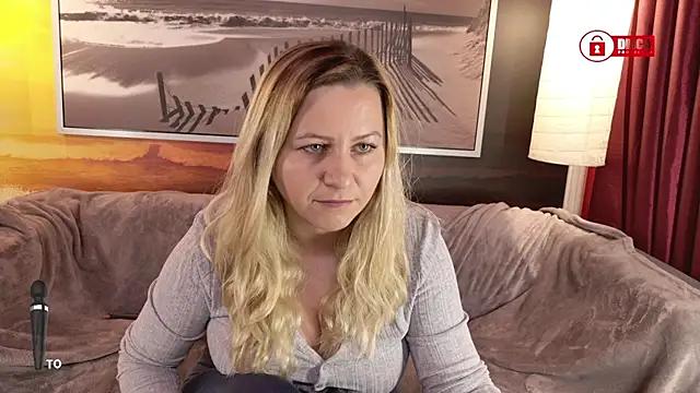 BigBoobsARRI from StripChat