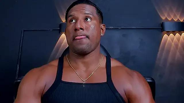CallumMuscle from StripChat is Freechat