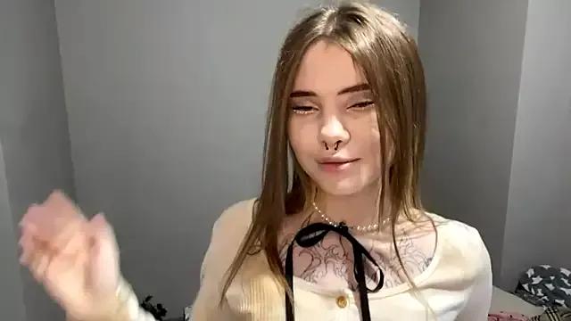 CarolinePepper from StripChat is Freechat