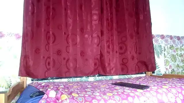 daphne18sweetness from StripChat is Freechat