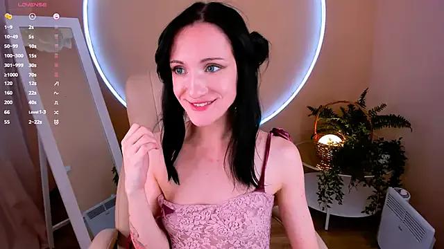 Dearly_kitty from StripChat is Freechat