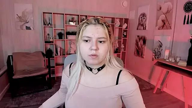 DiaAngell from StripChat is Freechat