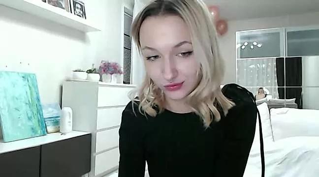 EllenJames on StripChat 