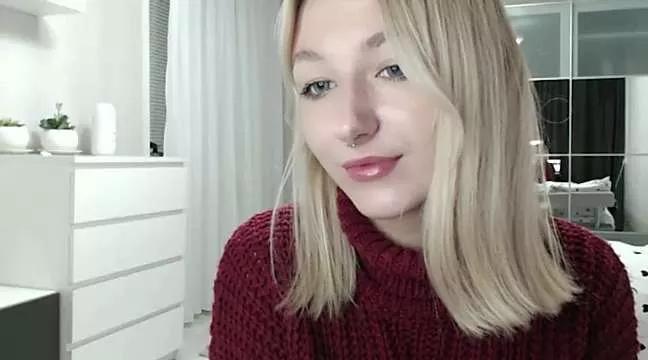 EllenJames on StripChat 