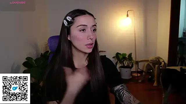 emiliasommer from StripChat is Freechat