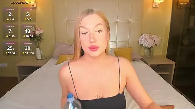 Emma__Leee from StripChat
