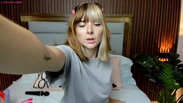 emma_rogers on StripChat 